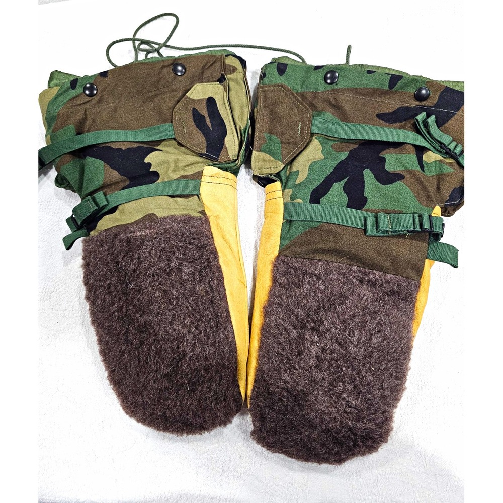 USGI N-4B Extreme Cold Weather Arctic Mittens Size Medium Woodland Camo w Liners